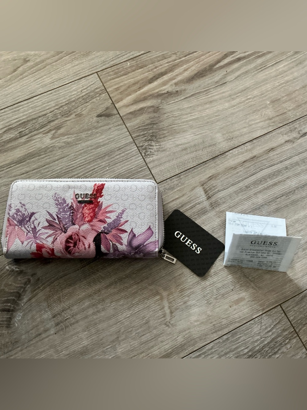 Vintage NWOT GUESS Floral Print Zip Around Wallet